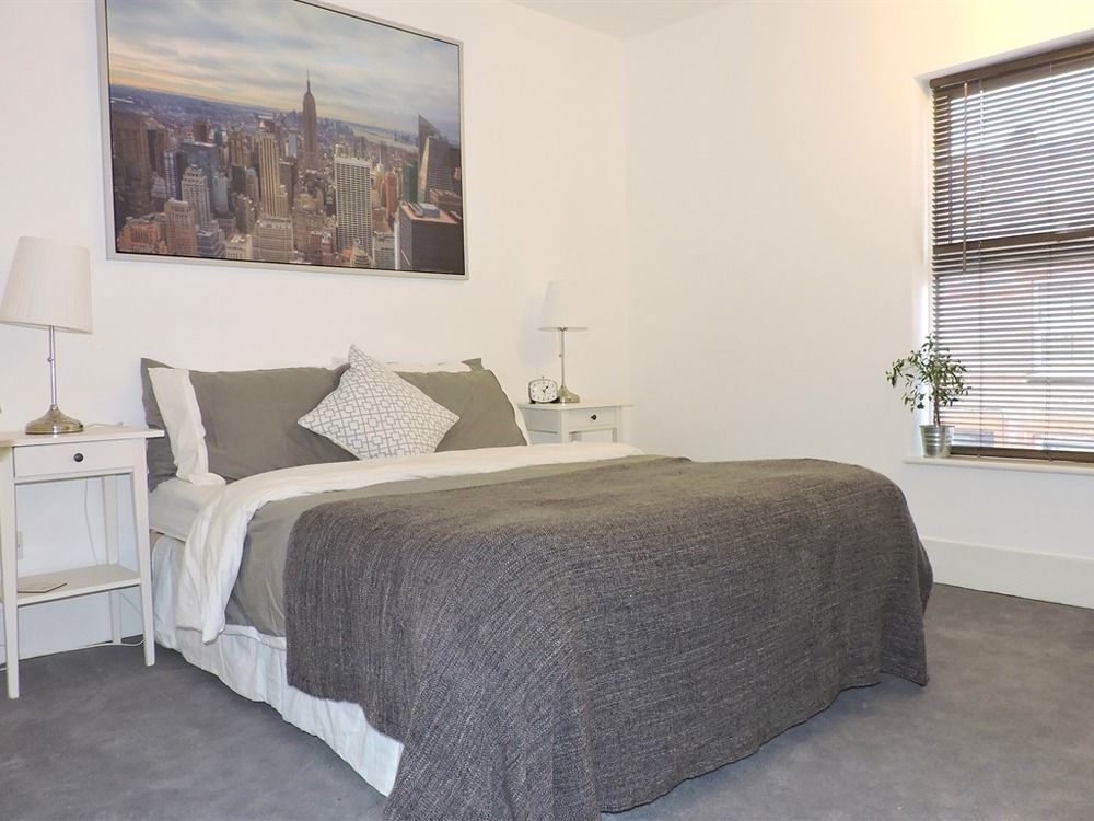 Hastings House - Modern 2 Bedroom House In Central Luton & Near Airport Exterior photo