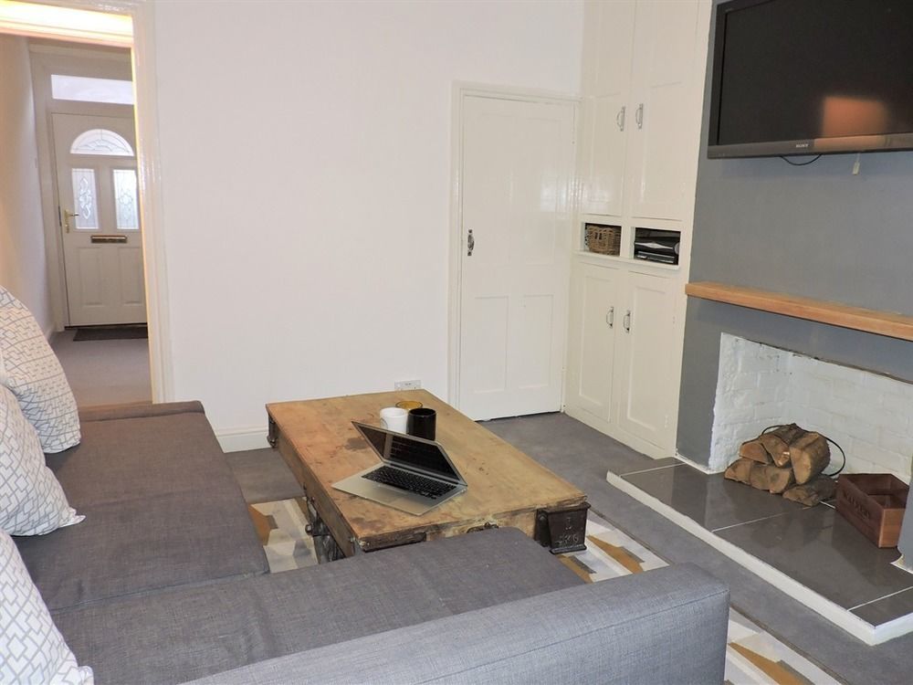 Hastings House - Modern 2 Bedroom House In Central Luton & Near Airport Exterior photo