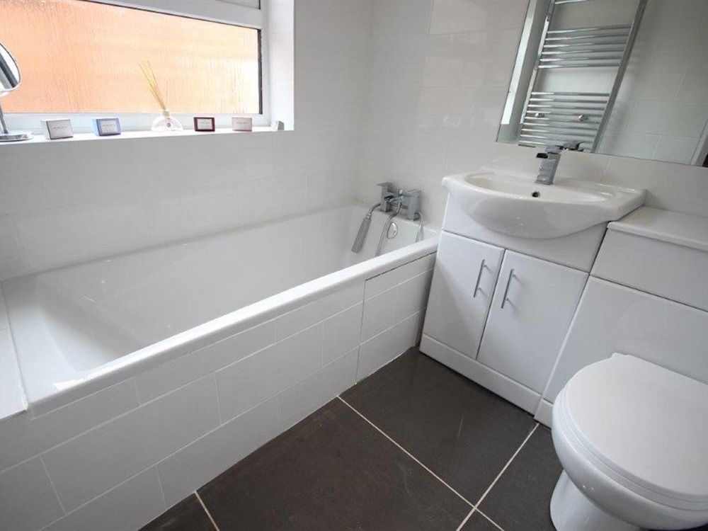 Hastings House - Modern 2 Bedroom House In Central Luton & Near Airport Exterior photo